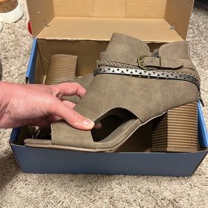 New in box jellypop size 12 perfect condition